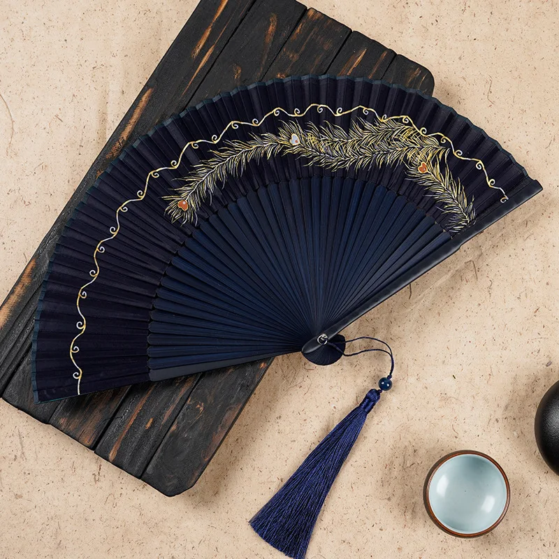 Складной веер Chinoiserie из павлиньего пера, летний женский 7-дюймовый портативный веер для танцев из шелкового бамбука в стиле ретро