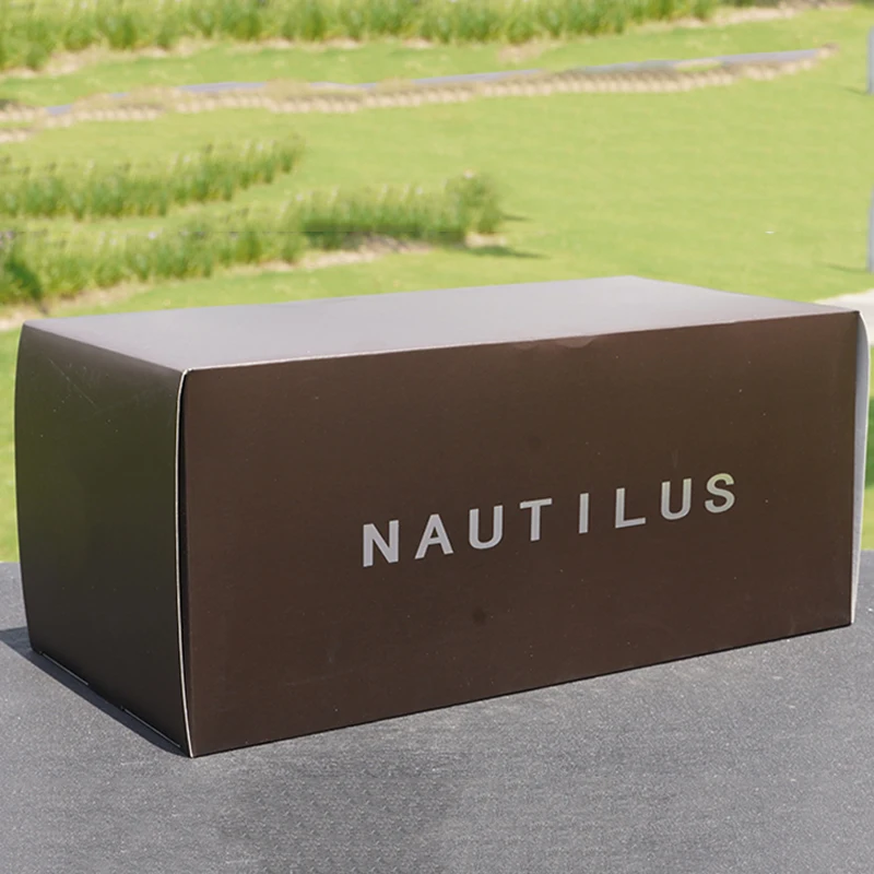 Отлитый под давлением в масштабе 1:18 Навигатор Nautlus SUV Модель автомобиля для мальчиков из сплава, классическая Антикварная игрушка для взрослых, Подарочные экспонаты, сувениры