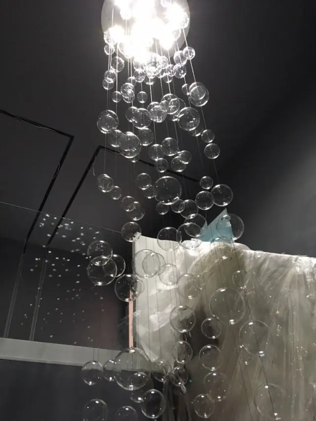 Подвесной светильник из выдувного стекла ручной работы, светодиодная круглая хрустальная люстра для художественного оформления лестничной клетки, гостиной, вестибюля.